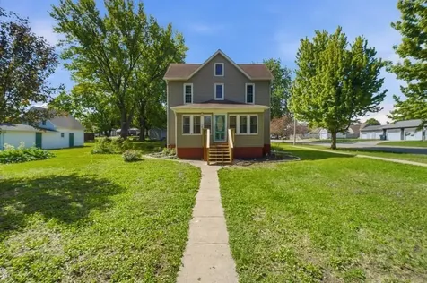 602 E Maple Street Hubbard IA 50122