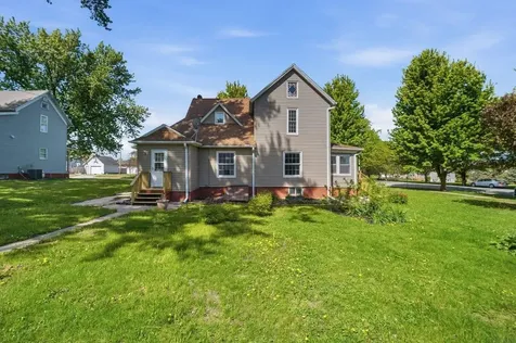 602 E Maple Street Hubbard IA 50122