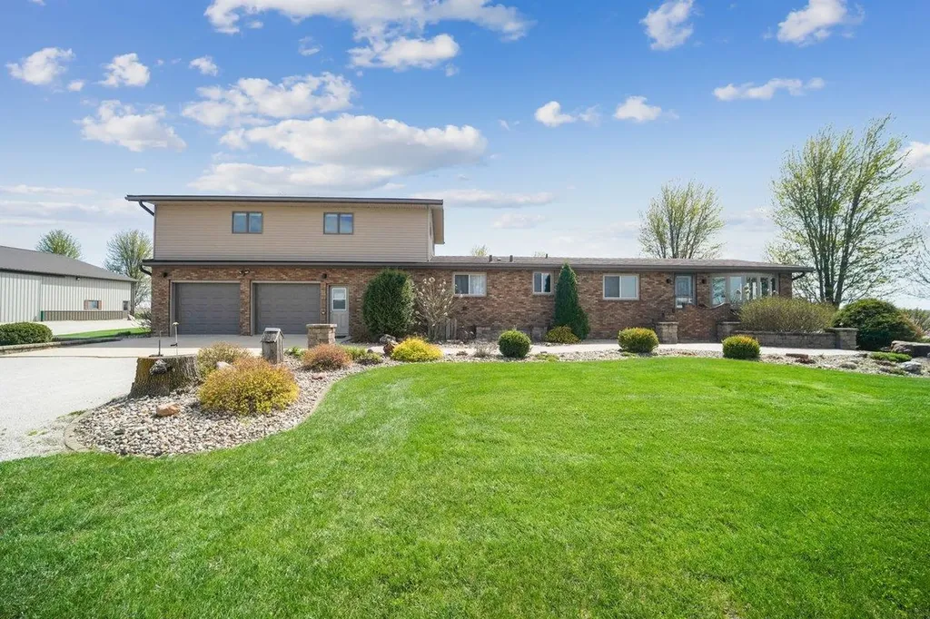 10554 N Avenue Maynard IA 50655