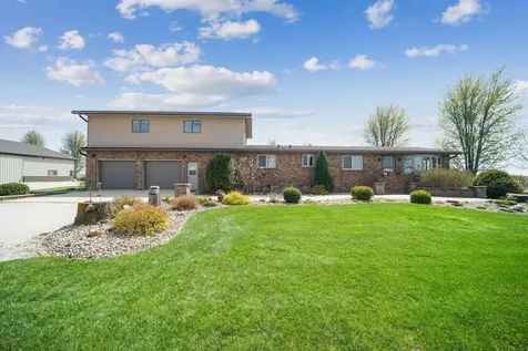 10554 N Avenue Maynard IA 50655