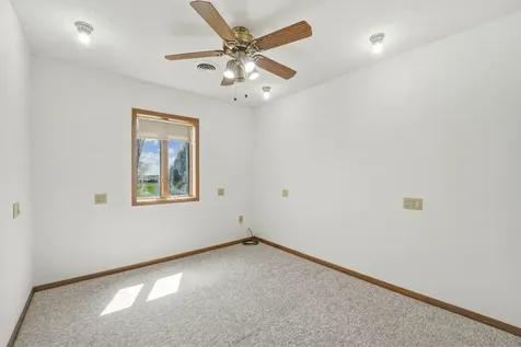 10554 N Avenue Maynard IA 50655