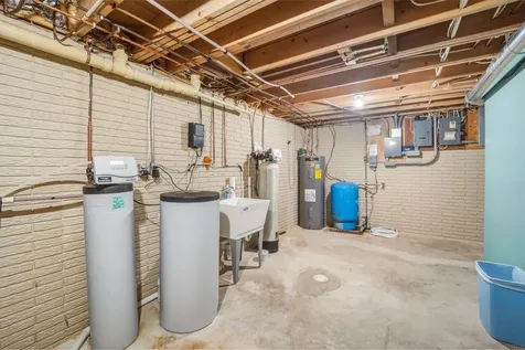 10554 N Avenue Maynard IA 50655