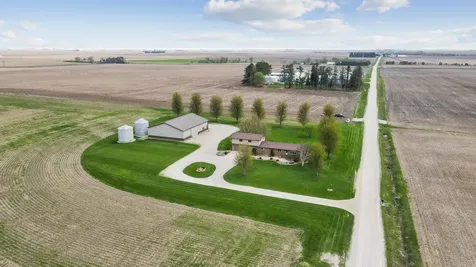 10554 N Avenue Maynard IA 50655