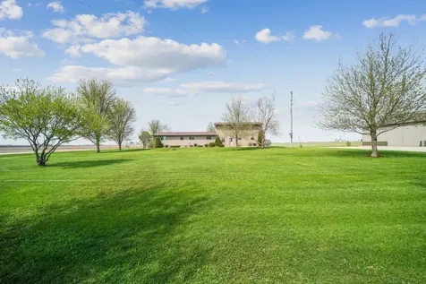 10554 N Avenue Maynard IA 50655