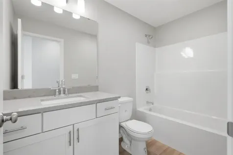 5768 Wall Street Waterloo IA 50701
