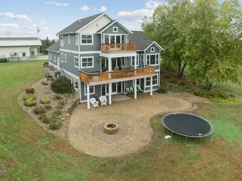 2425 Bishop Avenue Waverly IA 50677