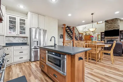 2425 Bishop Avenue Waverly IA 50677