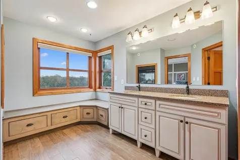 2425 Bishop Avenue Waverly IA 50677