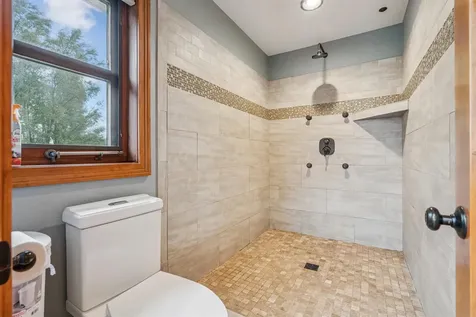 2425 Bishop Avenue Waverly IA 50677