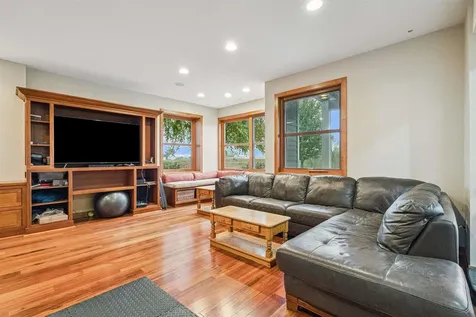 2425 Bishop Avenue Waverly IA 50677