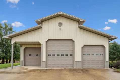 2425 Bishop Avenue Waverly IA 50677