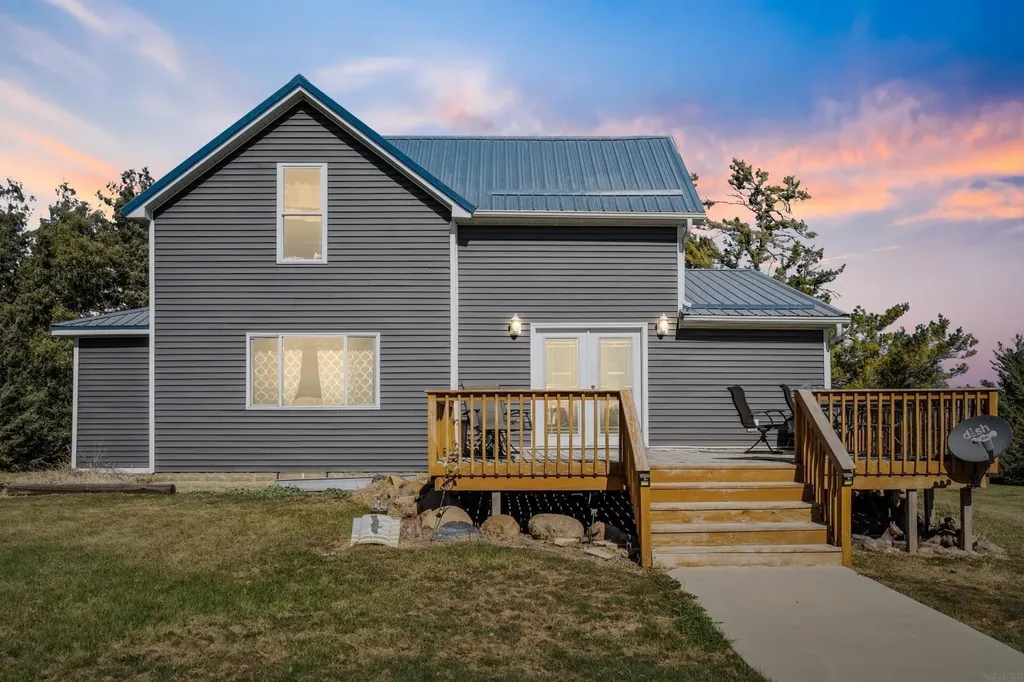 2554 Henley Avenue Independence IA 50644