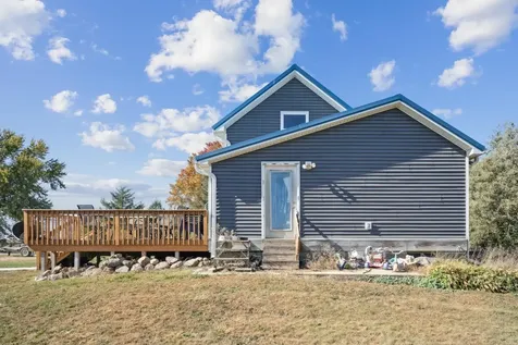 2554 Henley Avenue Independence IA 50644