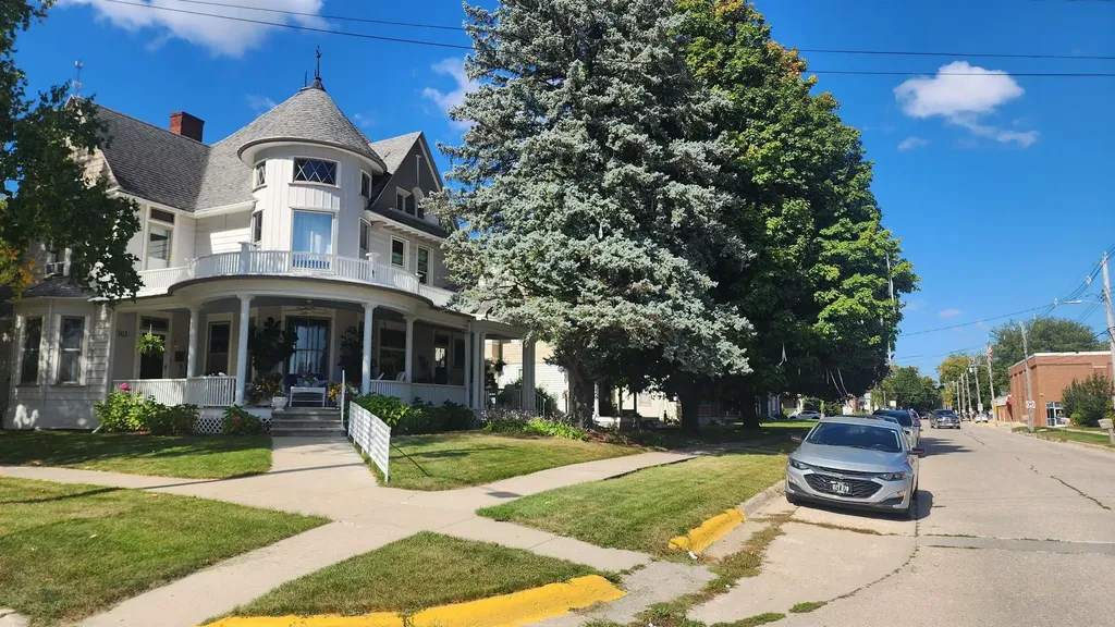 301 NW First Street Elkader IA 52043