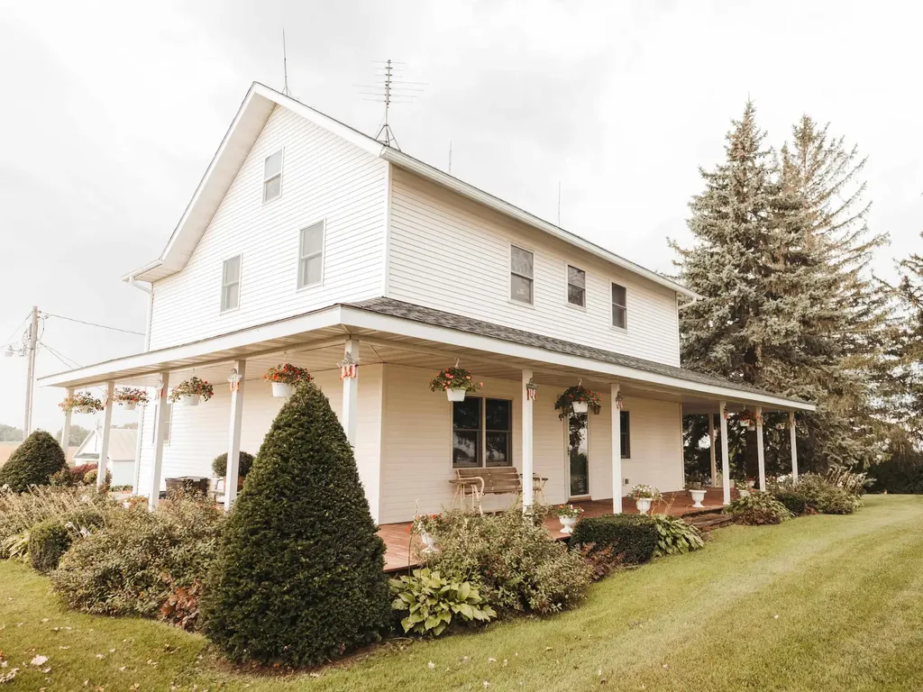 27455 Harbor Road Elkader IA 52043