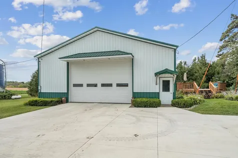 27455 Harbor Road Elkader IA 52043