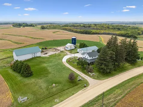27455 Harbor Road Elkader IA 52043