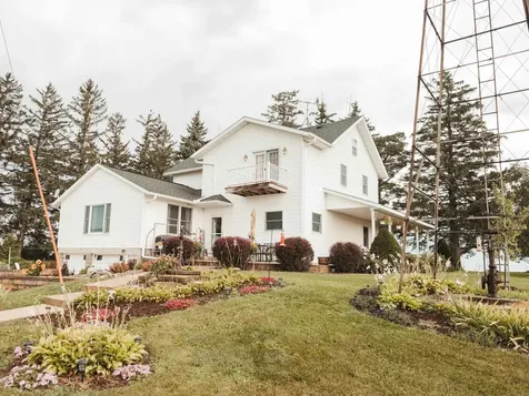27455 Harbor Road Elkader IA 52043