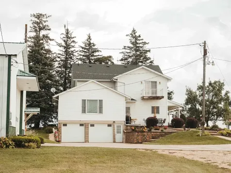 27455 Harbor Road Elkader IA 52043