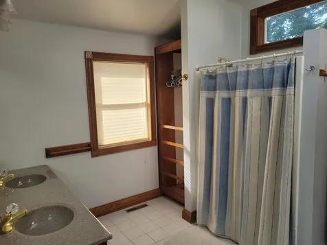 1108 3rd Street NE Oelwein IA 50662