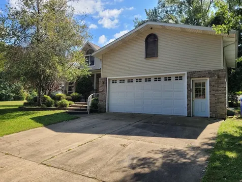 1108 3rd Street NE Oelwein IA 50662