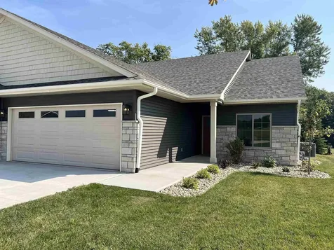 1789-1 Golf Course Boulevard Independence IA 50644