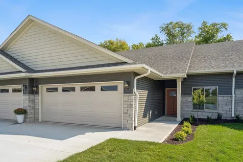 1789-3 Golf Course Boulevard Independence IA 50644