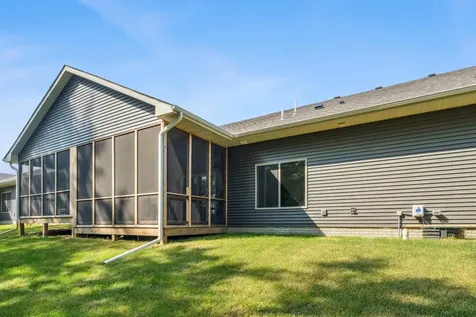 1789-3 Golf Course Boulevard Independence IA 50644