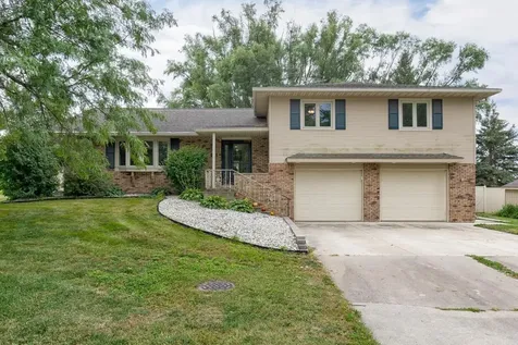 606 10th Avenue Ackley IA 50601