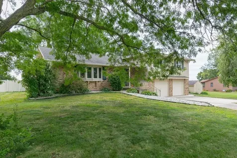 606 10th Avenue Ackley IA 50601
