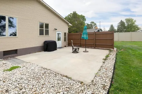 606 10th Avenue Ackley IA 50601
