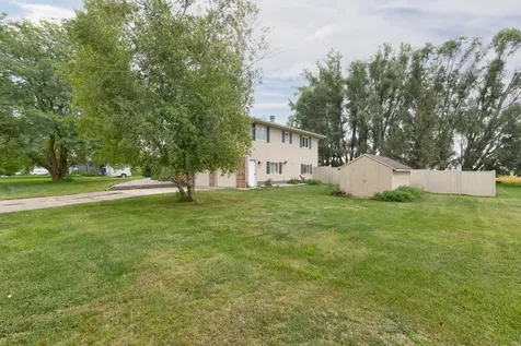 606 10th Avenue Ackley IA 50601