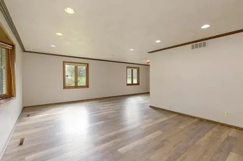 606 10th Avenue Ackley IA 50601