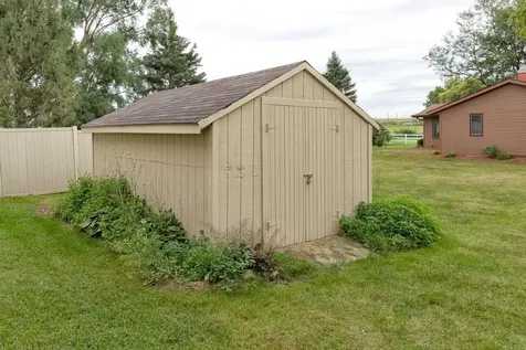 606 10th Avenue Ackley IA 50601