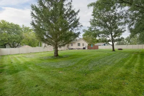 606 10th Avenue Ackley IA 50601