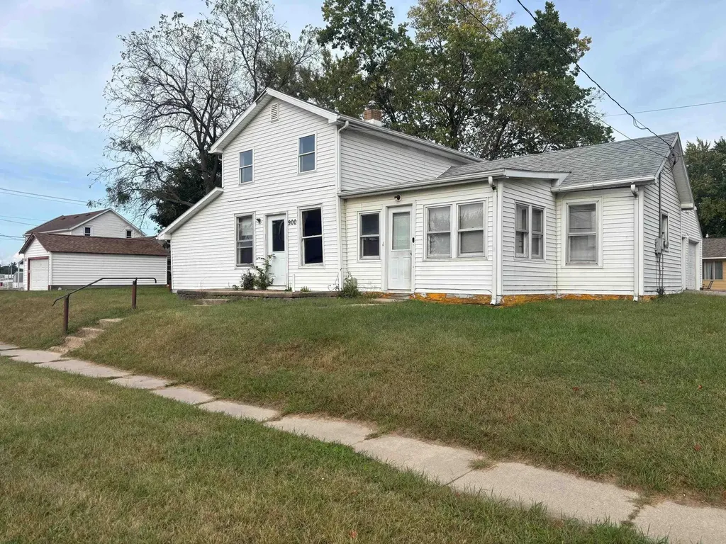900 NE 2nd Avenue Independence IA 50644