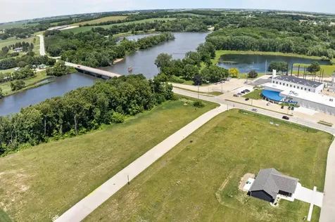 102 Deerfield Circle Waverly IA 50677