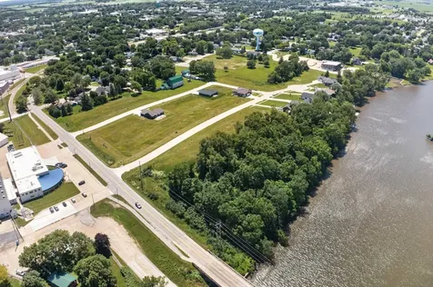 102 Deerfield Circle Waverly IA 50677