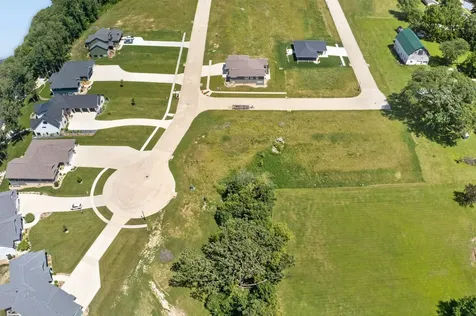 102 Deerfield Circle Waverly IA 50677