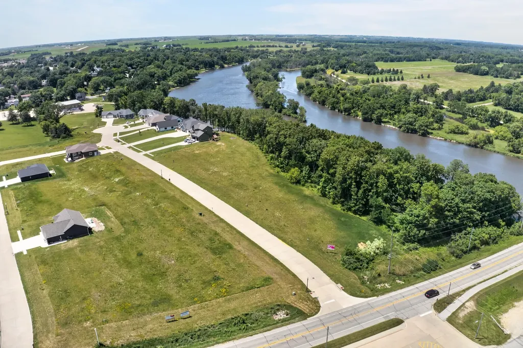 1107 Fawn Hollow Waverly IA 50677