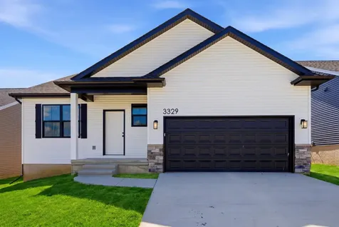 3329 Lincolnshire Road Waterloo IA 50701