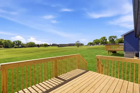 3329 Lincolnshire Road Waterloo IA 50701