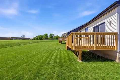3329 Lincolnshire Road Waterloo IA 50701