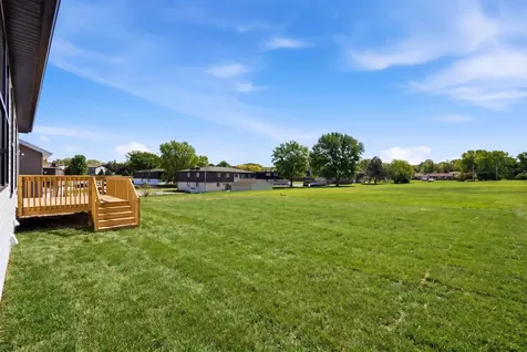 3329 Lincolnshire Road Waterloo IA 50701