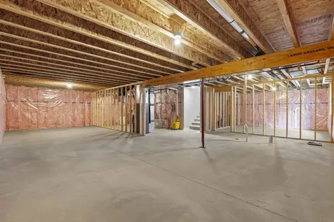 3329 Lincolnshire Road Waterloo IA 50701