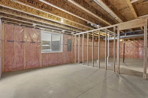 3329 Lincolnshire Road Waterloo IA 50701
