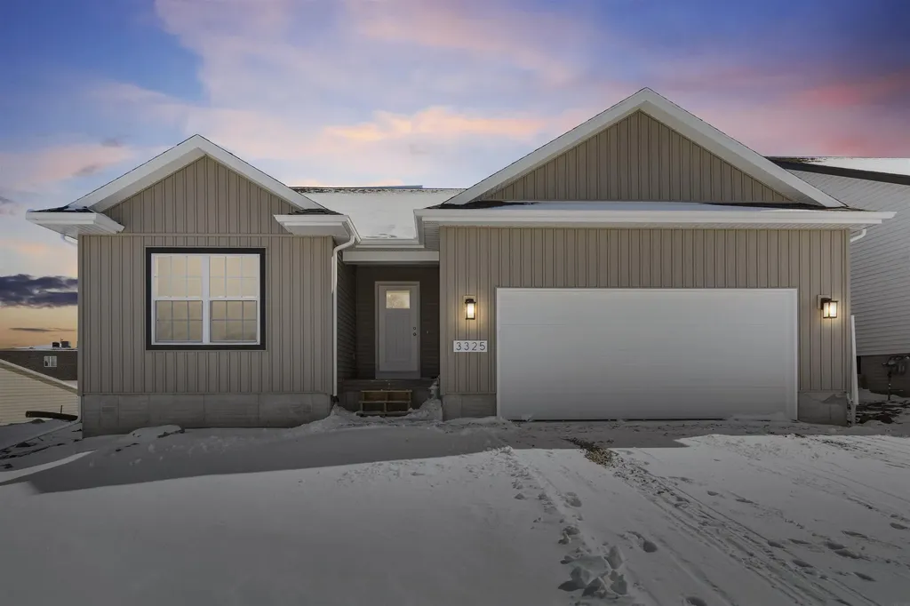 3325 Lincolnshire Road Waterloo IA 50701
