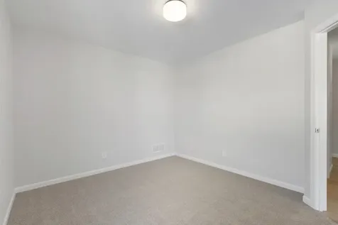 3325 Lincolnshire Road Waterloo IA 50701