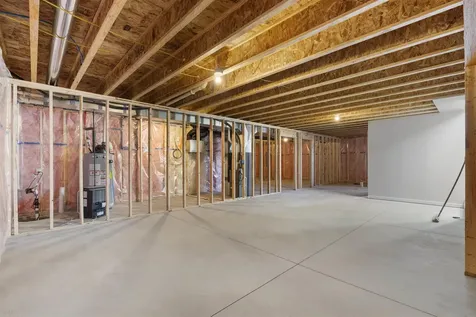 3325 Lincolnshire Road Waterloo IA 50701