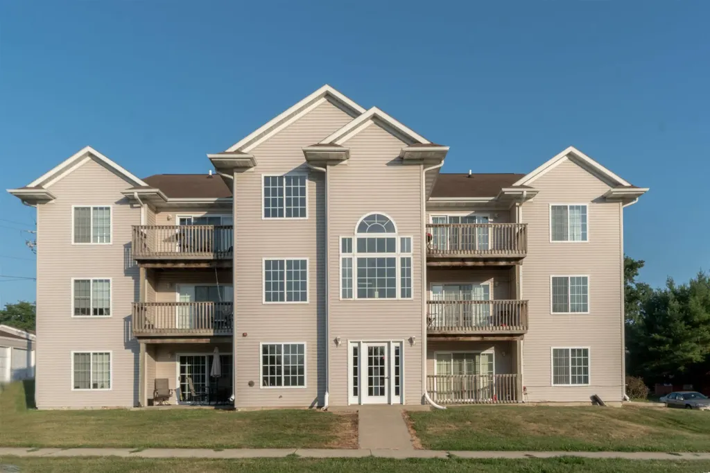 611-619 Johnson Avenue Waterloo IA 50702